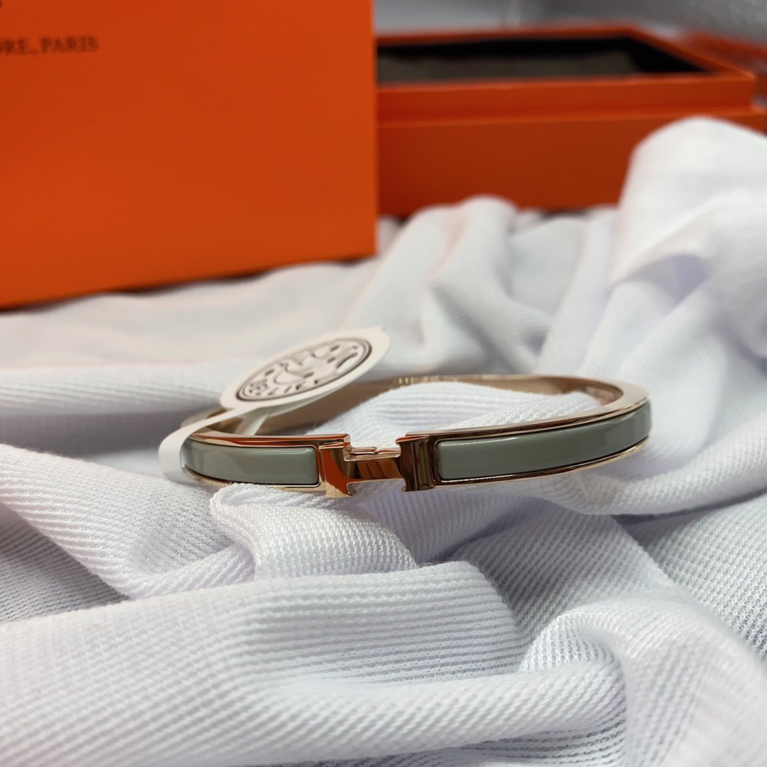 Hermes Classic HM Clic Green 8MM Enamel Bracelet